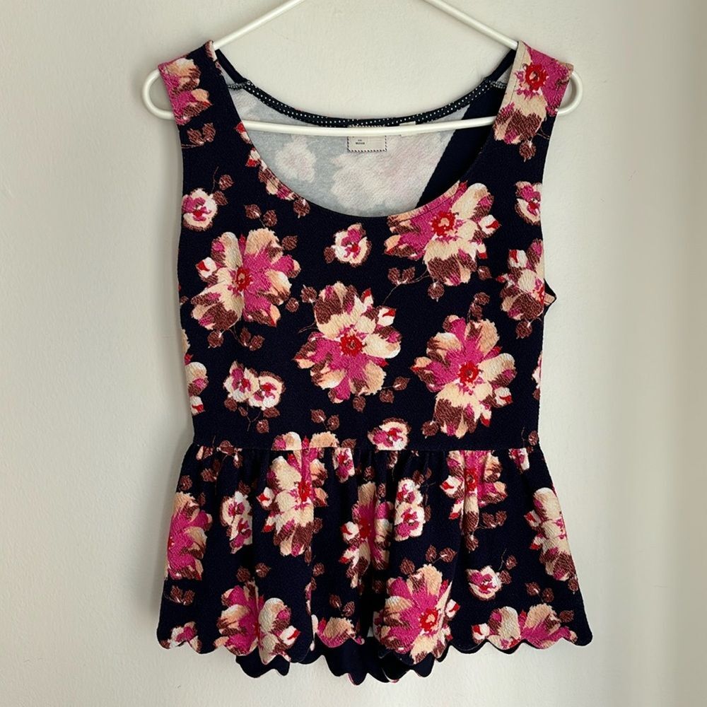 Anthropologie Women’s peplum flowers floral scalloped tank top size Medium EUC